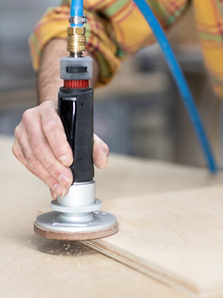 The KF 400 III edge router mills quickly around corners